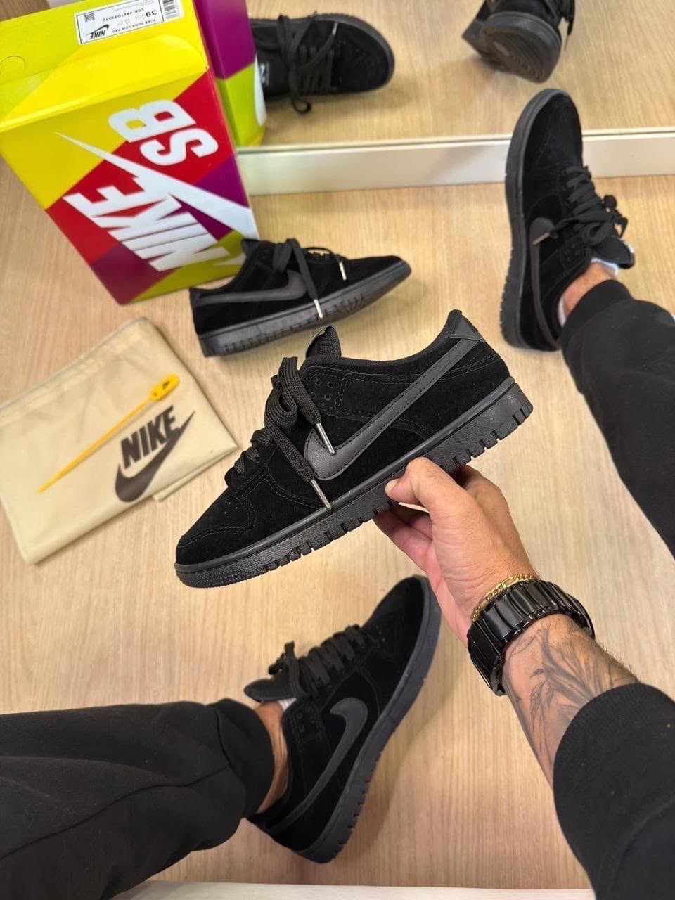 DUNK TOTAL BLACK 1