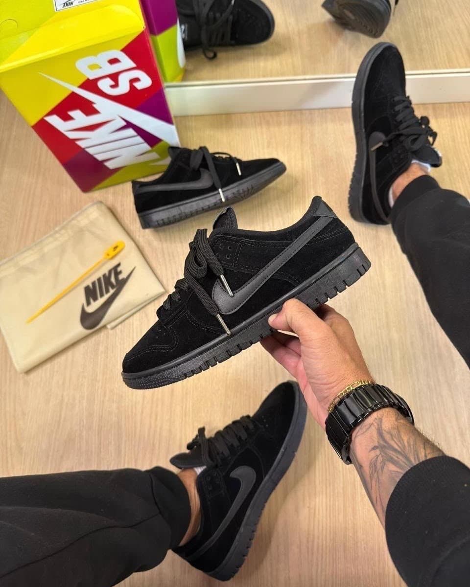 DUNK TOTAL BLACK